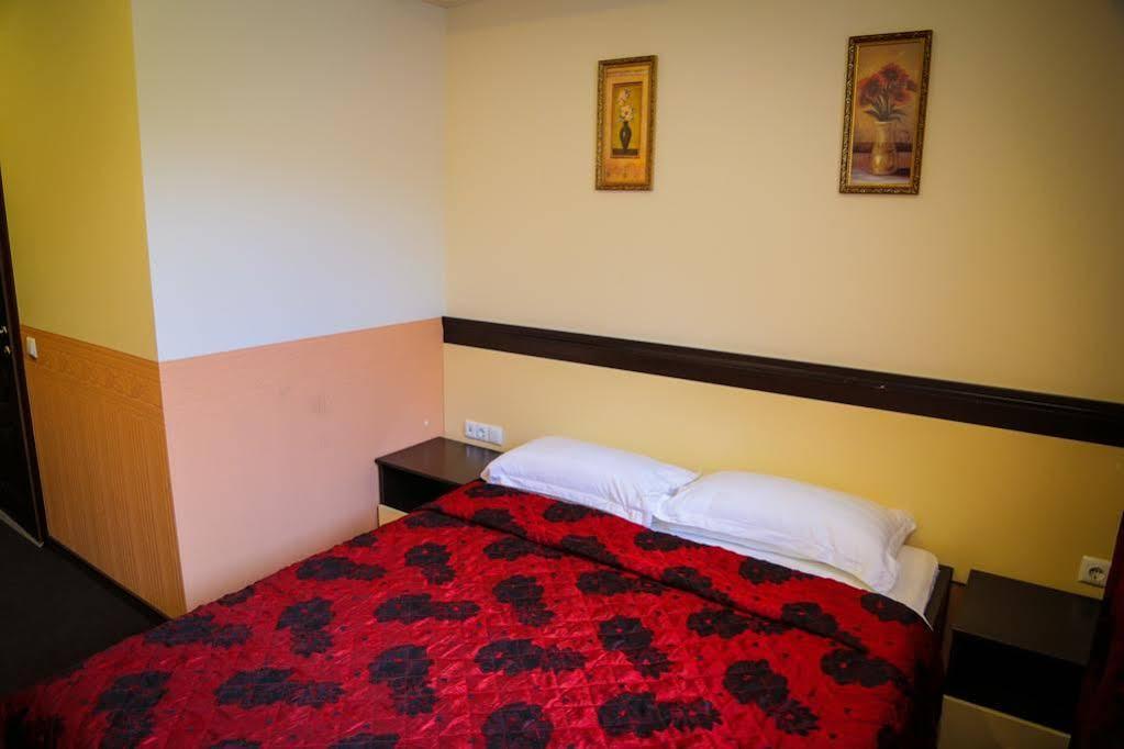 Hotel Mildom Express Ałma Ata Zewnętrze zdjęcie