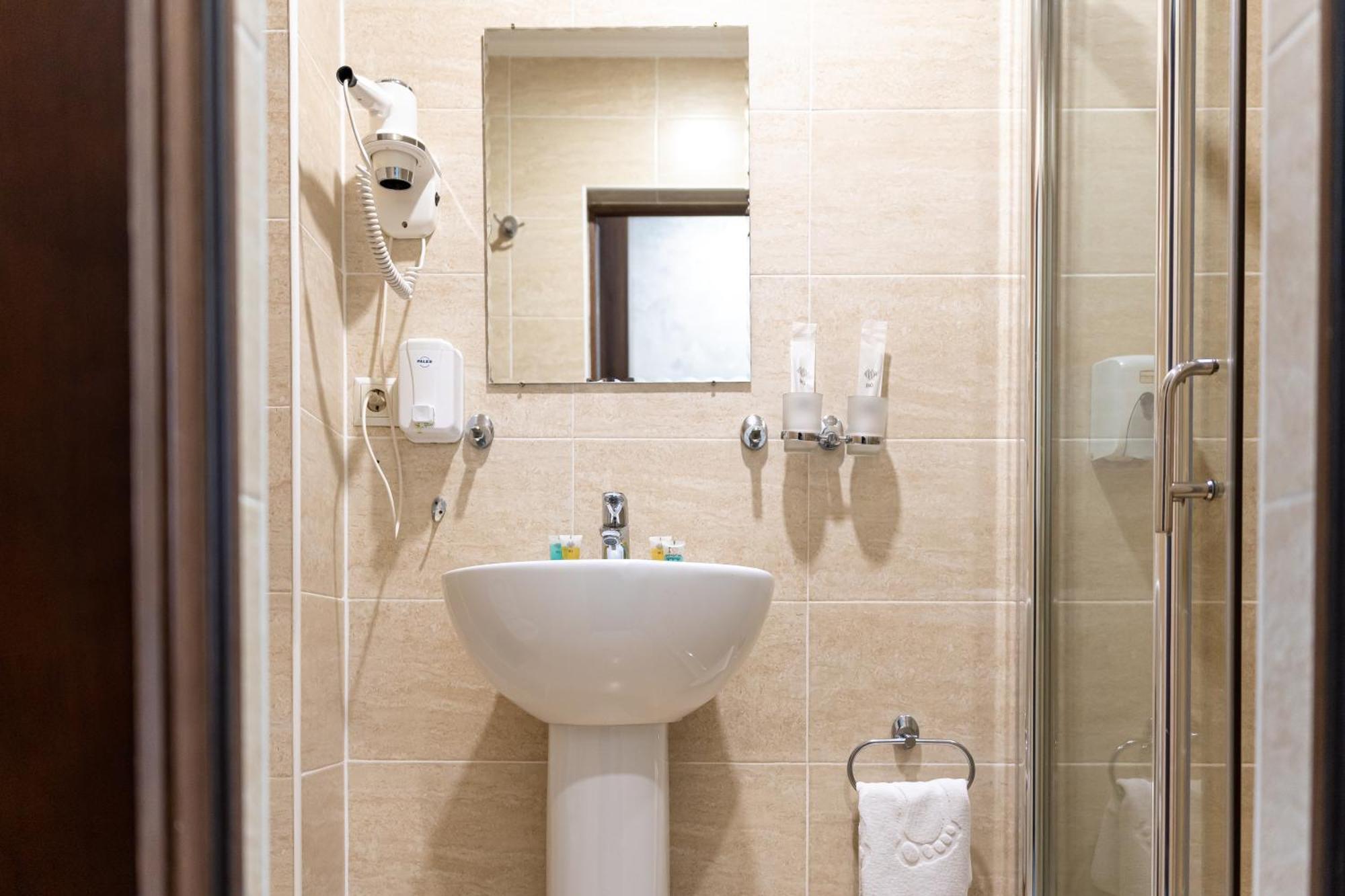Hotel Mildom Express Ałma Ata Zewnętrze zdjęcie