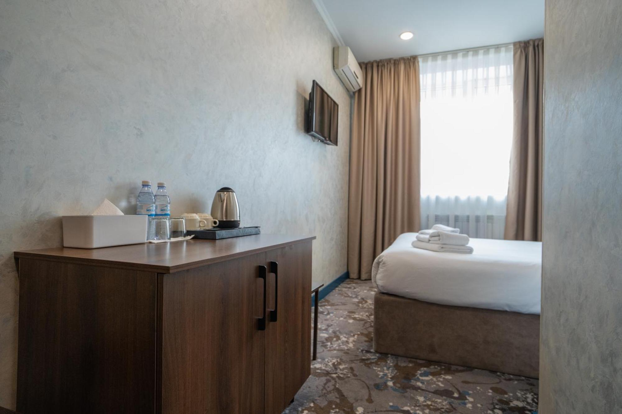 Hotel Mildom Express Ałma Ata Zewnętrze zdjęcie