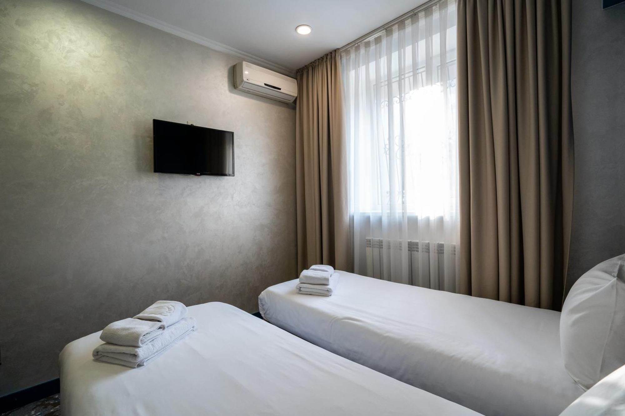 Hotel Mildom Express Ałma Ata Zewnętrze zdjęcie