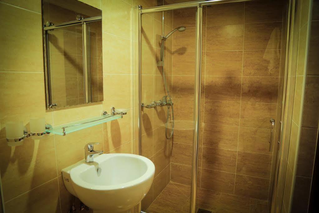 Hotel Mildom Express Ałma Ata Zewnętrze zdjęcie